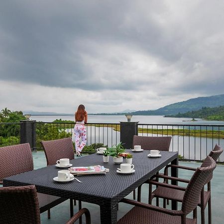 Sunset Boulevard by Stayvista: Lakeside Pet-Friendly Villa with Pool Karjat Exterior photo
