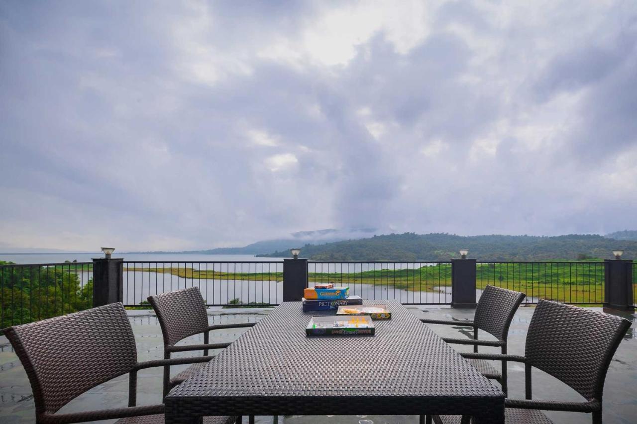 Sunset Boulevard by Stayvista: Lakeside Pet-Friendly Villa with Pool Karjat Exterior photo