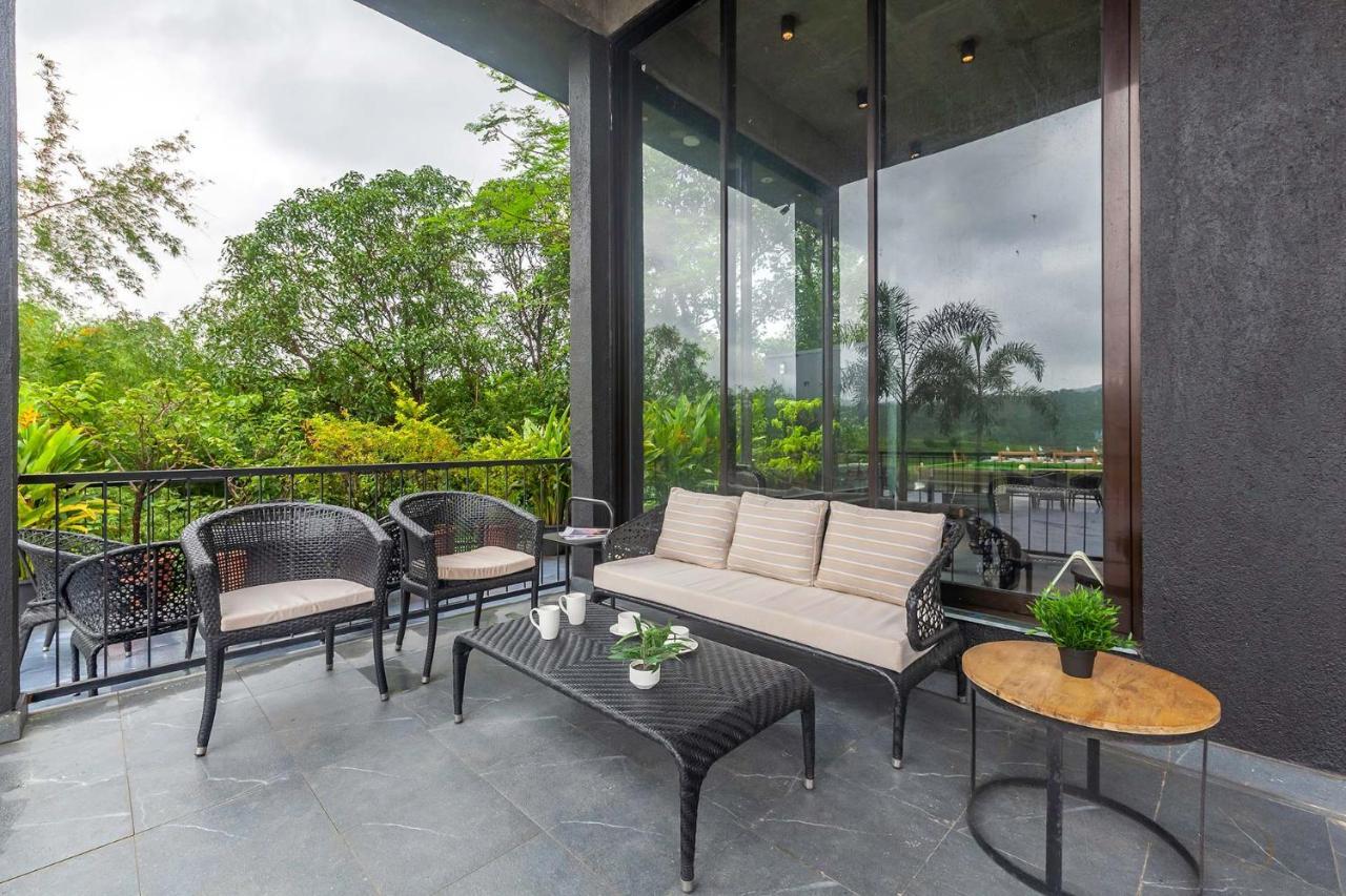 Sunset Boulevard by Stayvista: Lakeside Pet-Friendly Villa with Pool Karjat Exterior photo