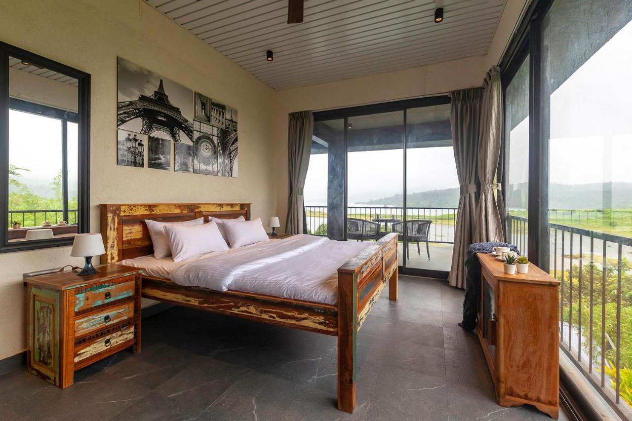 Sunset Boulevard by Stayvista: Lakeside Pet-Friendly Villa with Pool Karjat Exterior photo