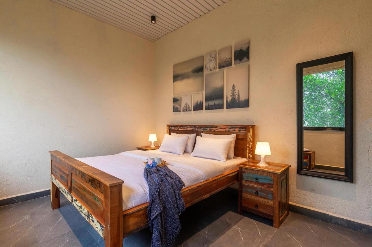 Sunset Boulevard by Stayvista: Lakeside Pet-Friendly Villa with Pool Karjat Exterior photo