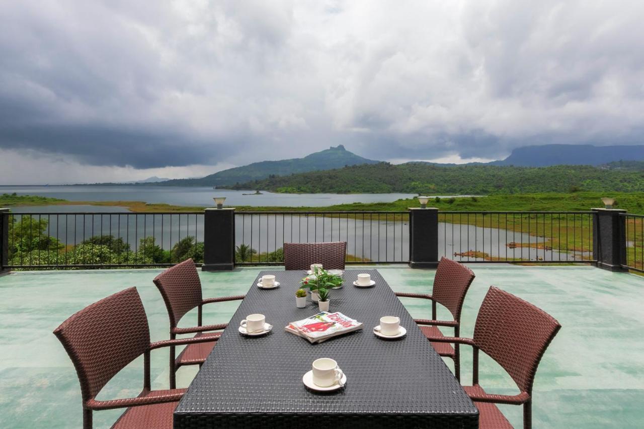 Sunset Boulevard by Stayvista: Lakeside Pet-Friendly Villa with Pool Karjat Exterior photo